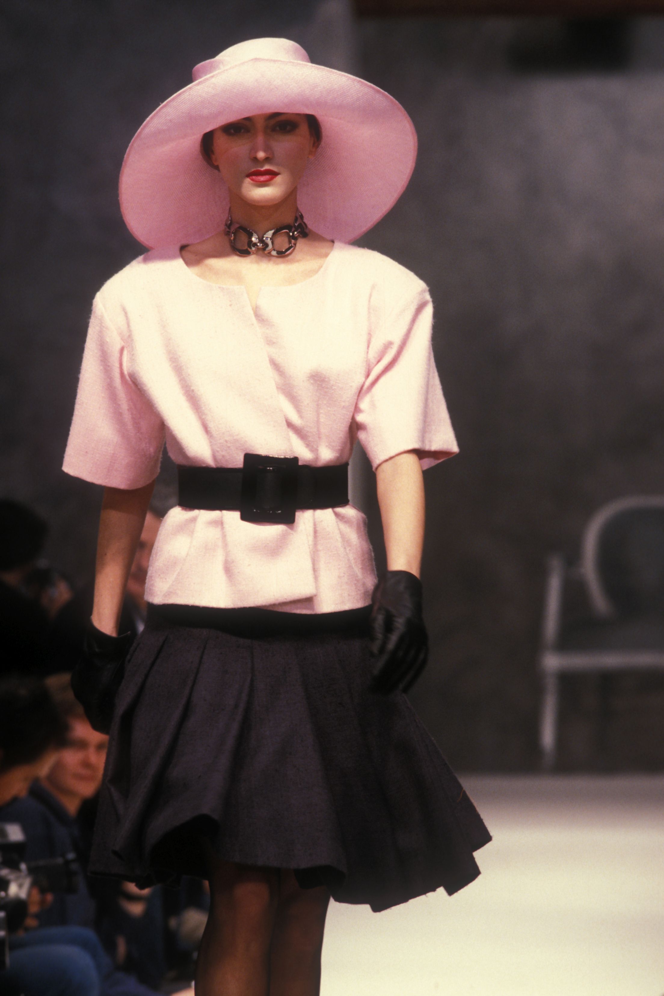 5 фактов о легендарном жакете Dior (фото 11)