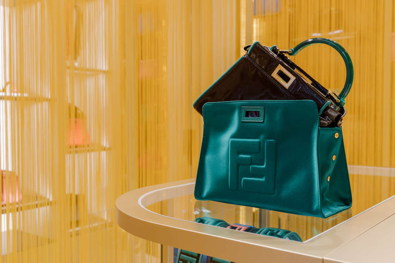 Fendi открыл в Москве «бар» для кастомизации сумок Peekaboo (фото 3)