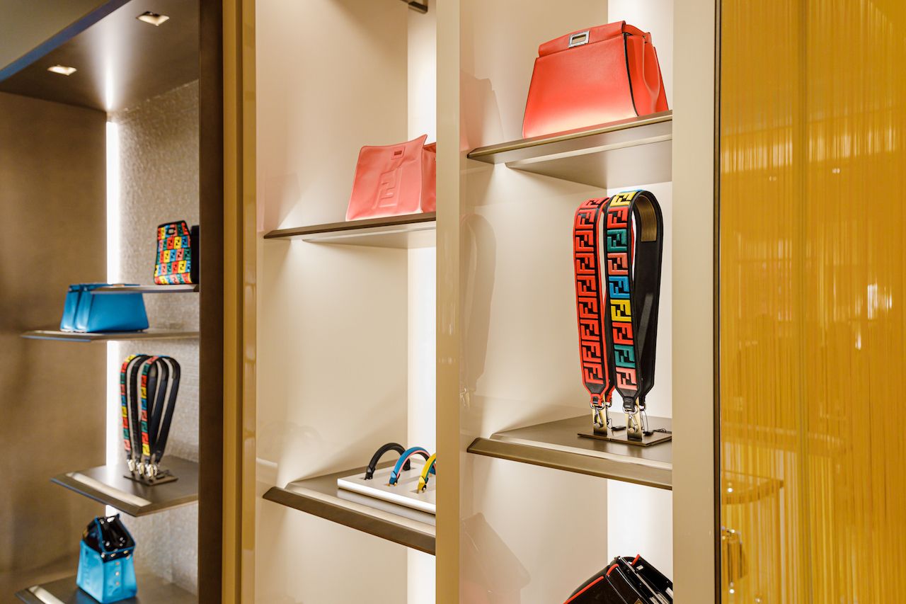 Fendi открыл в Москве «бар» для кастомизации сумок Peekaboo (фото 8)