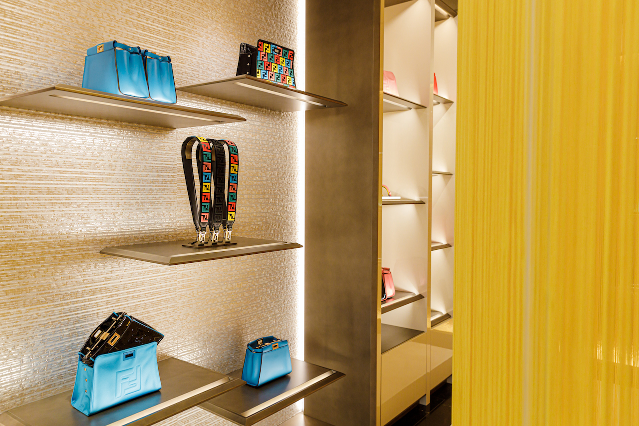Fendi открыл в Москве «бар» для кастомизации сумок Peekaboo (фото 7)