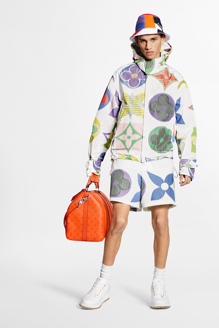 Вирджил Абло сделал куртки и шорты с радужными монограммами для Louis Vuitton (фото 2)