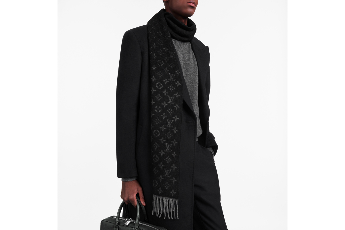 Вирджил Абло выпустил шарфы с монограммами и цепи с разноцветными звеньями для Louis Vuitton (фото 18)
