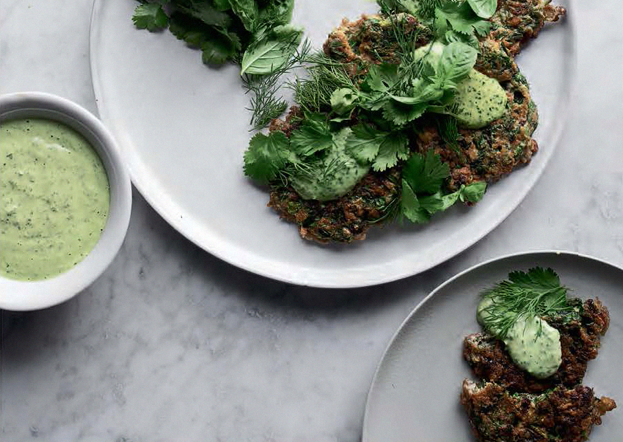 Иранские оладьи, салат из цветной капусты и сладко-соленый чизкейк: три рецепта из книги Оттоленги «Simple» (фото 2)