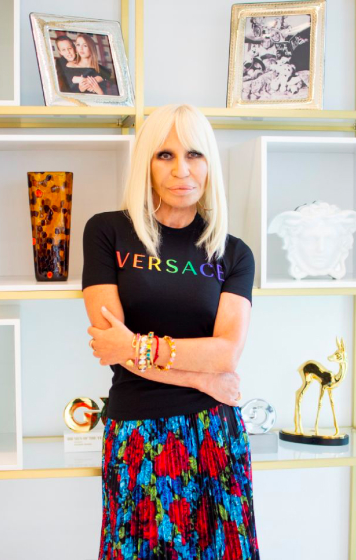 Versace выпустил капсульную коллекцию в поддержку ЛГБТ-сообщества (фото 1)