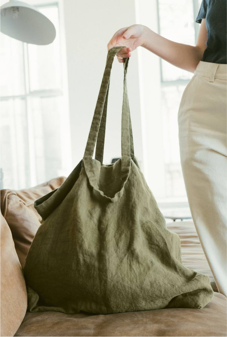 Все свое ношу с собой. 20 летних XL-сумок для города и пляжа (фото 15)