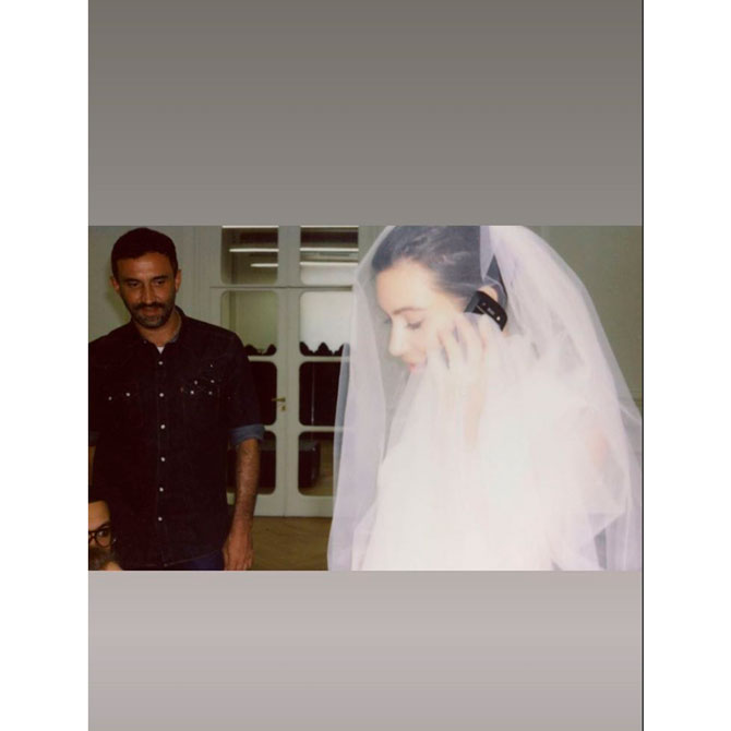 Ким Кардашьян показала фото с примерки свадебного платья (фото 1)
