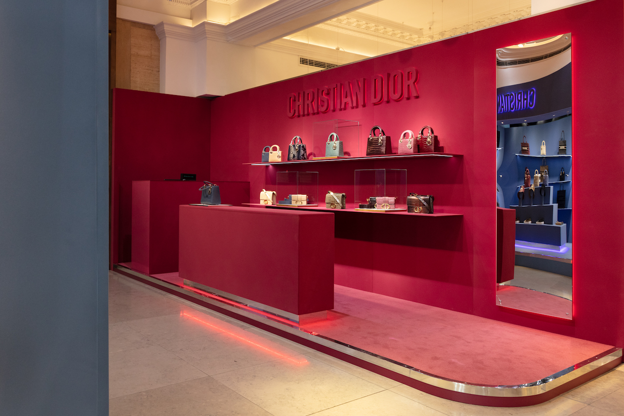 Dior открыл поп-ап-бутик в лондонском универмаге Harrods (фото 5)