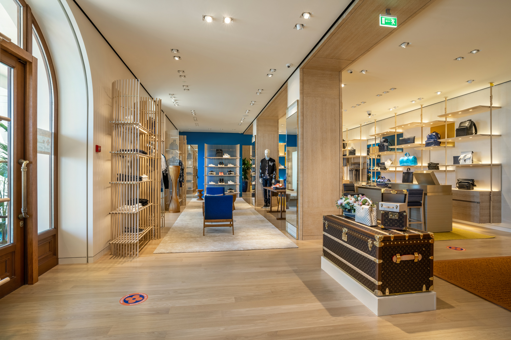 Бутик Louis Vuitton в Сочи открылся после реновации (фото 3)