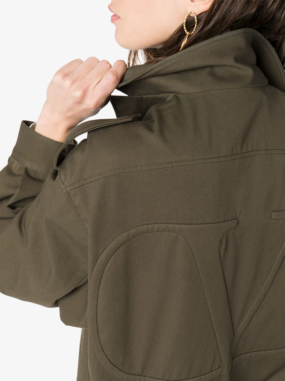 Легкая куртка в армейском стиле — решение на прохладное лето и раннюю осень (фото 1)