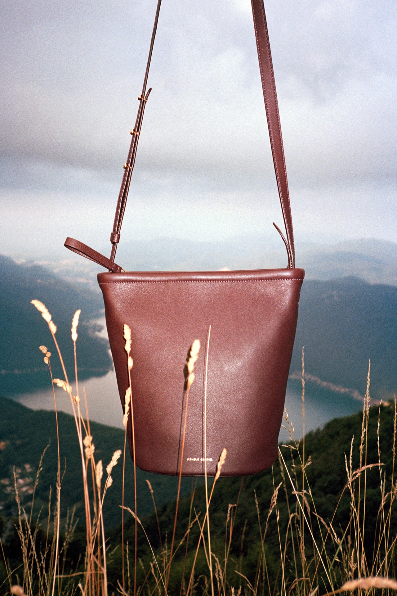 Mansur Gavriel представил новую модель сумки-ведра (фото 3)