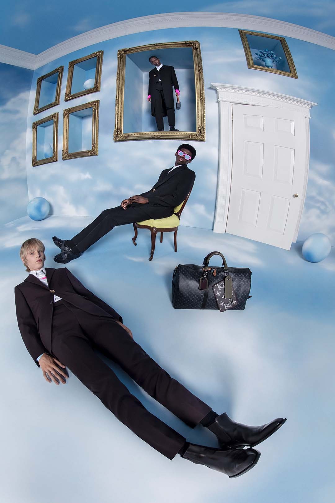 Модели позируют на фоне облаков в новой кампании Louis Vuitton (фото 10)