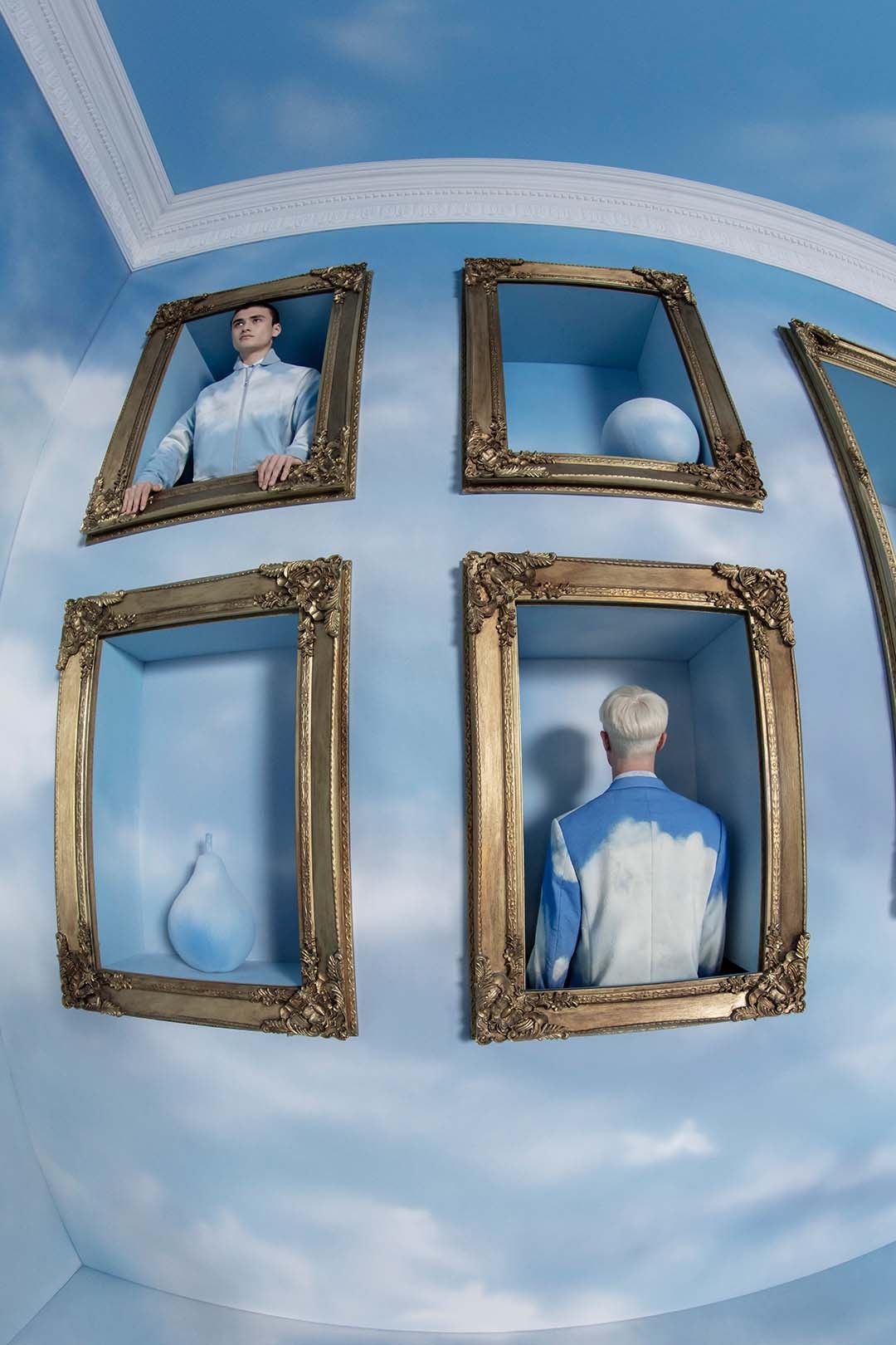 Модели позируют на фоне облаков в новой кампании Louis Vuitton (фото 16)
