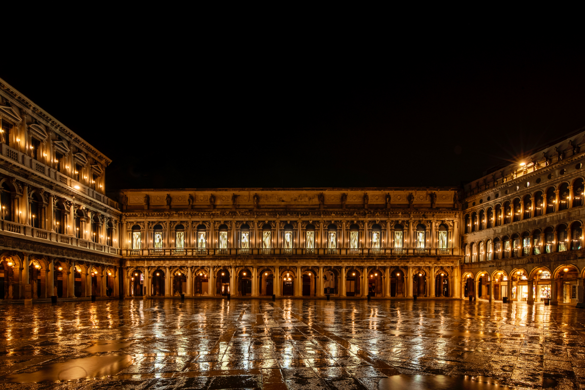 Dior стал спонсором выставки Фабрицио Плесси в Венеции (фото 5)