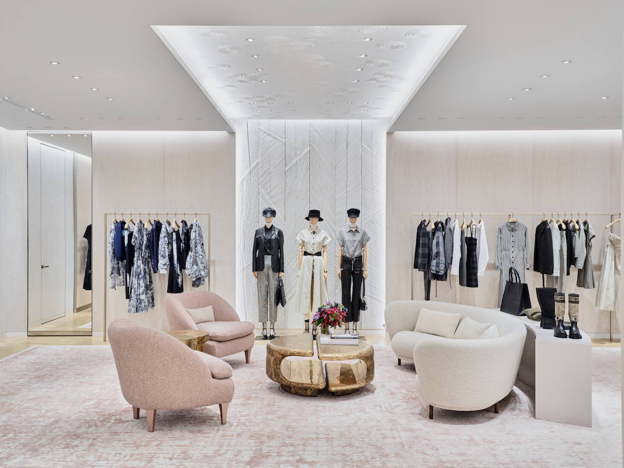 В Столешниковом переулке открылся обновленный бутик Dior (фото 5)