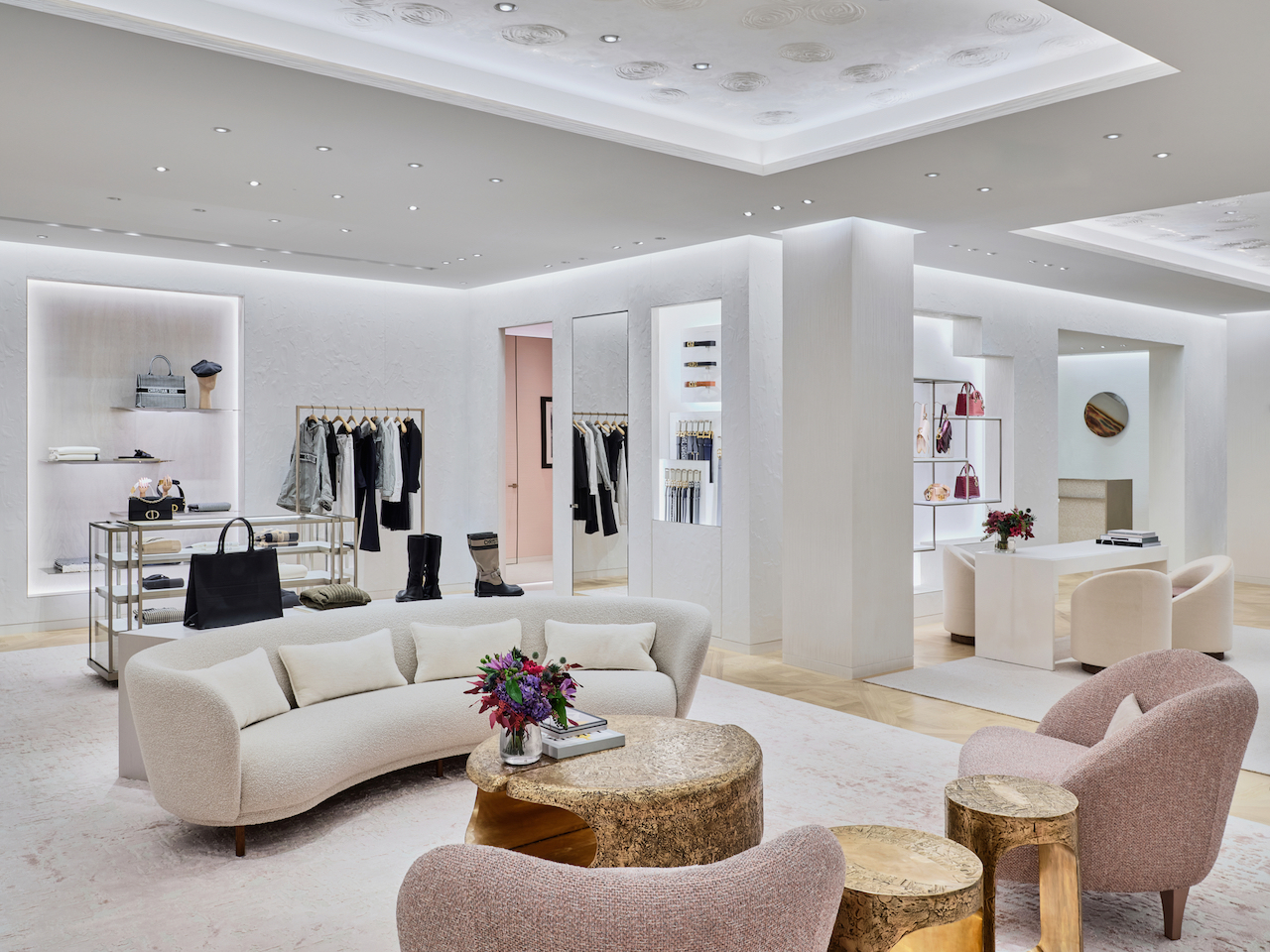 В Столешниковом переулке открылся обновленный бутик Dior (фото 3)
