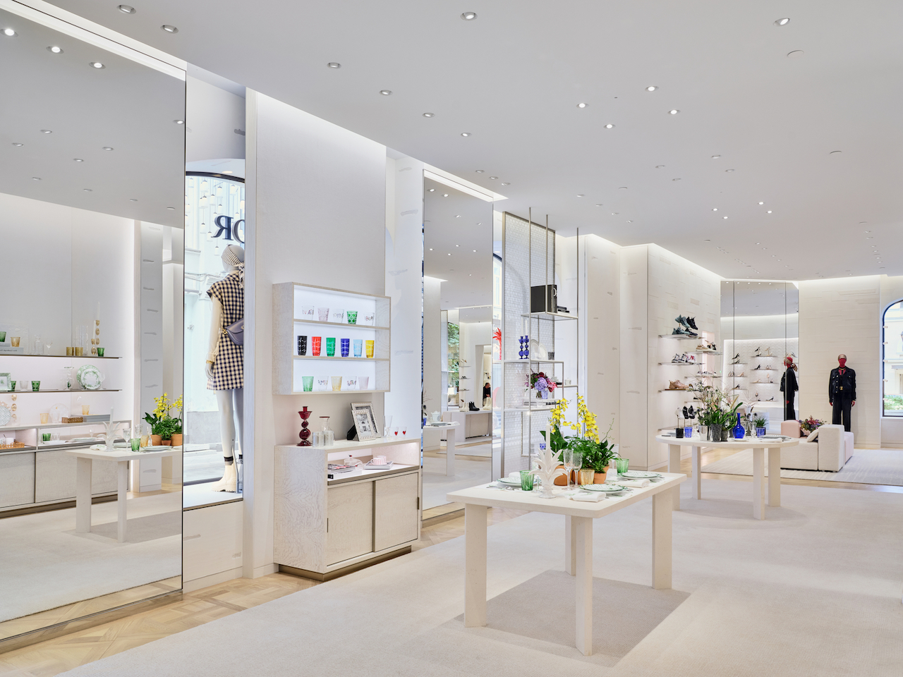 В Столешниковом переулке открылся обновленный бутик Dior (фото 10)