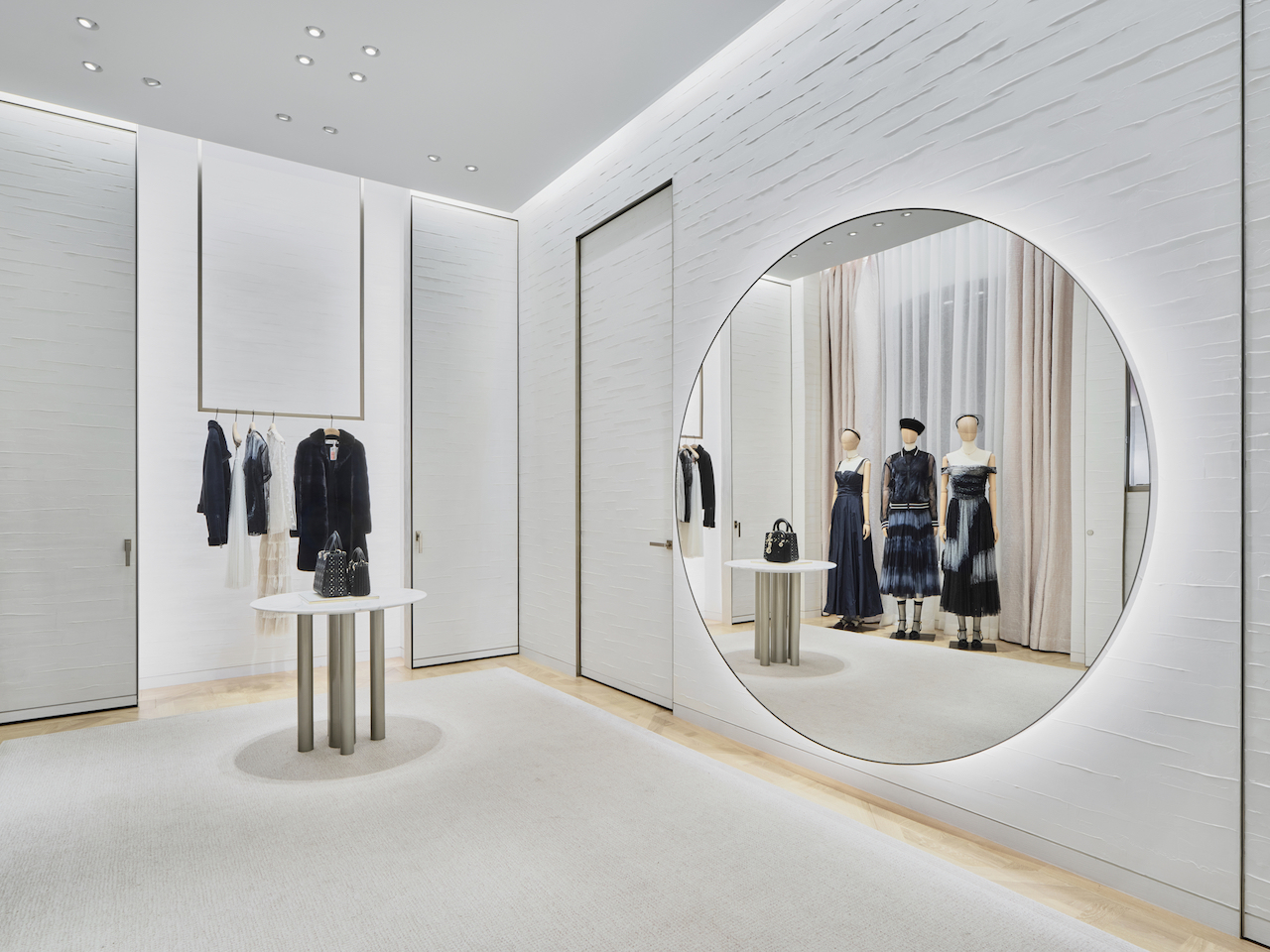В Столешниковом переулке открылся обновленный бутик Dior (фото 13)