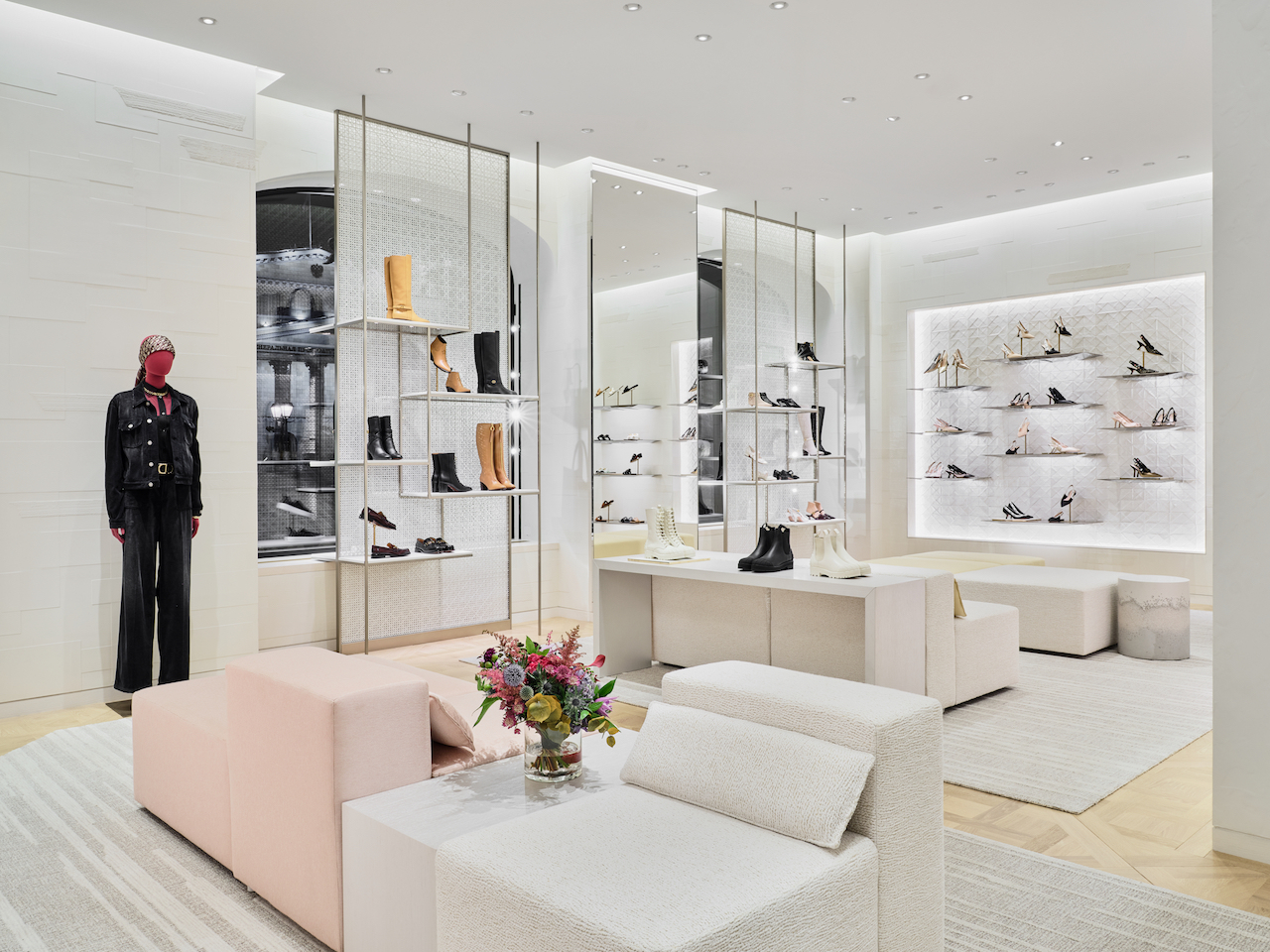 В Столешниковом переулке открылся обновленный бутик Dior (фото 9)