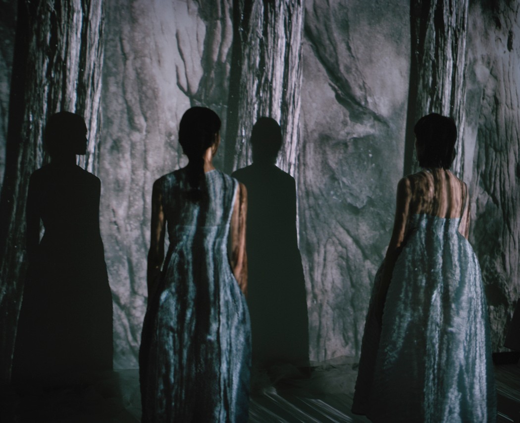 В кампании Cecilie Bahnsen были использованы снимки с видами российской тундры (фото 3)