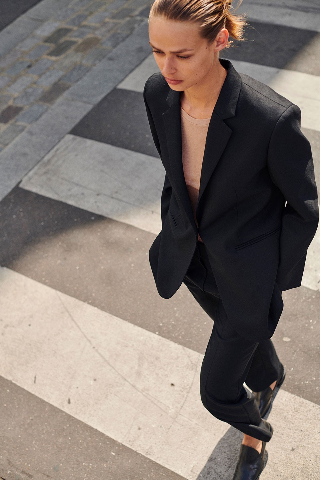 COS представил новую коллекцию базовых вещей (фото 4)