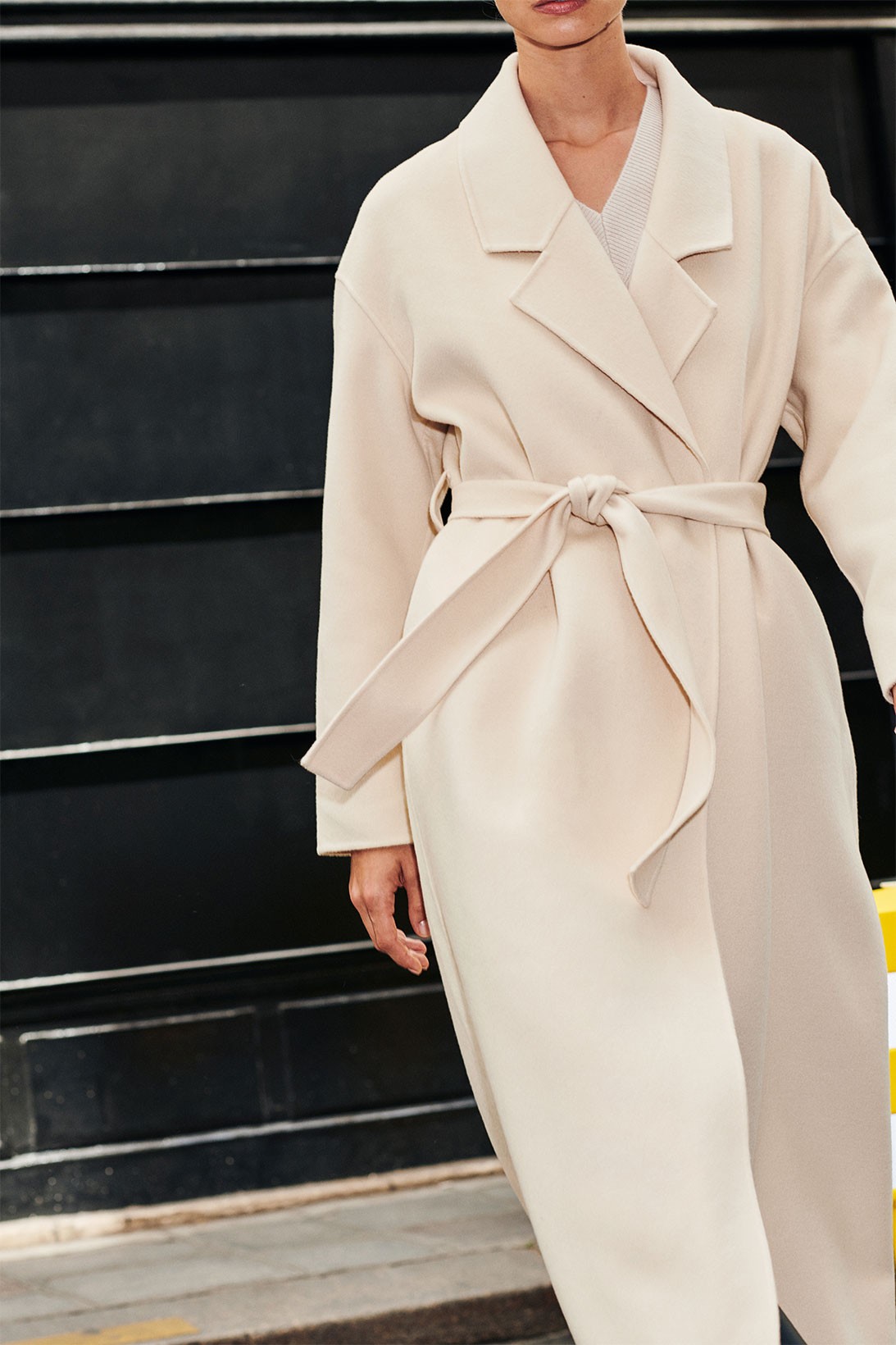 COS представил новую коллекцию базовых вещей (фото 8)