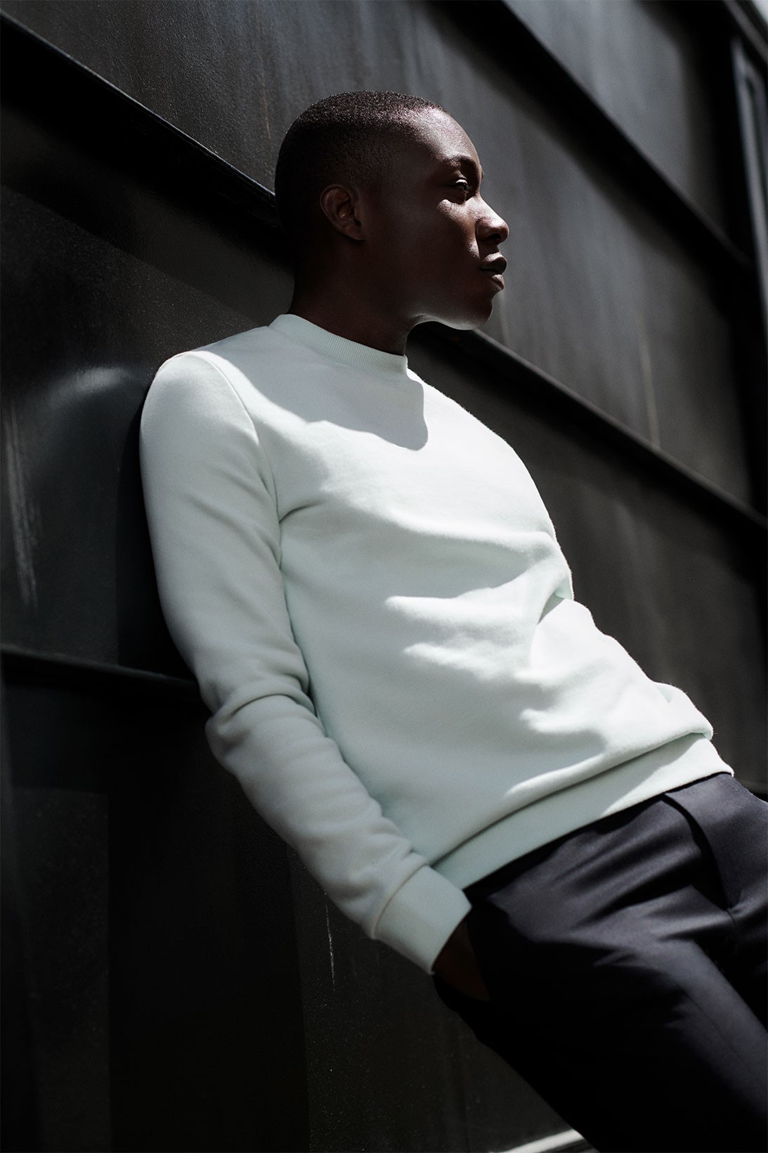 COS представил новую коллекцию базовых вещей (фото 15)