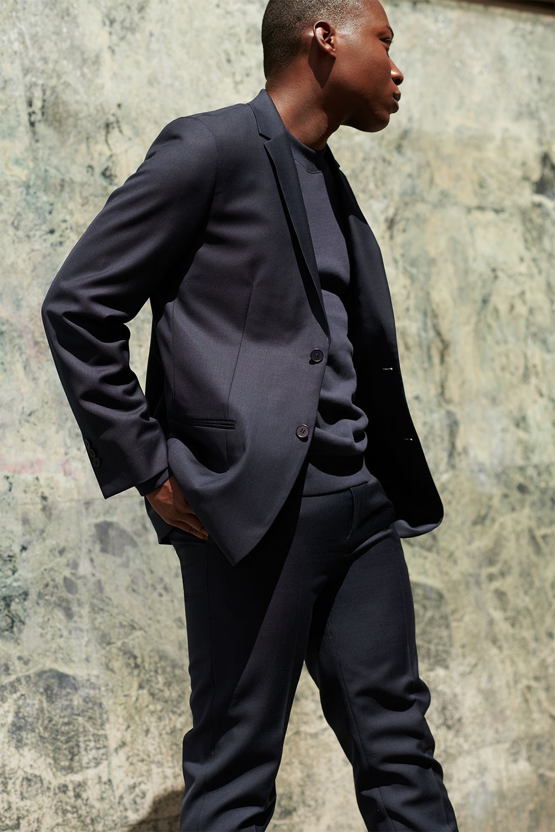 COS представил новую коллекцию базовых вещей (фото 17)