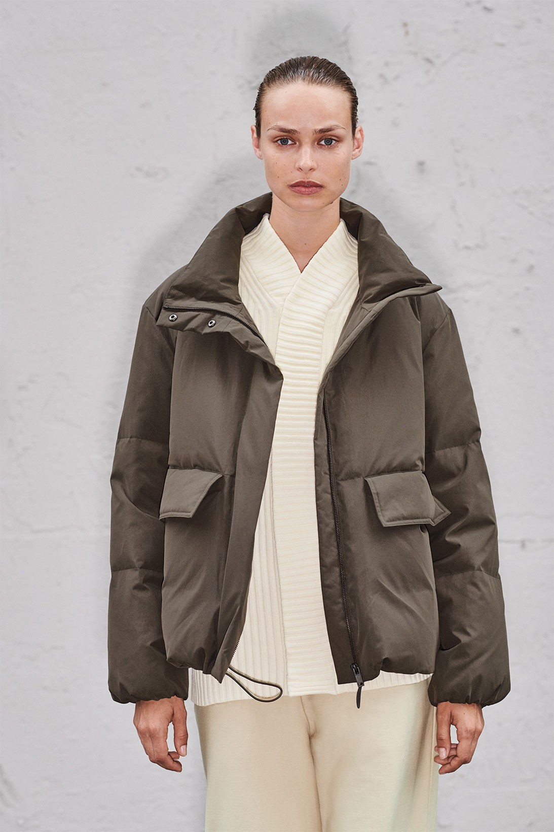 COS представил новую коллекцию базовых вещей (фото 12)