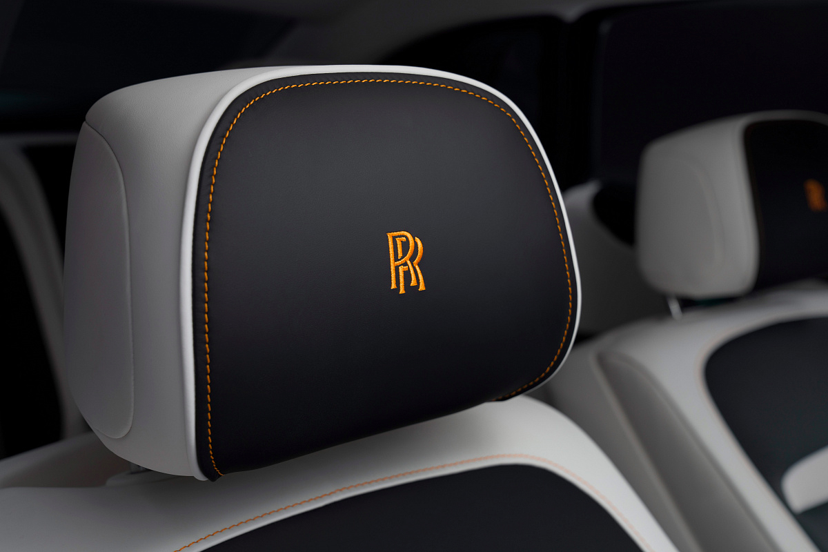 Rolls-Royce представил автомобиль Ghost Extended с дополнительным пространством заднего сиденья (фото 6)