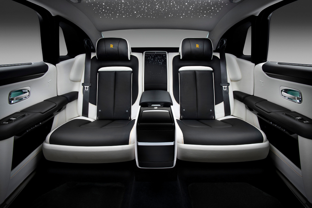 Rolls-Royce представил автомобиль Ghost Extended с дополнительным пространством заднего сиденья (фото 5)