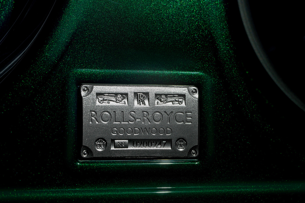 Rolls-Royce представил автомобиль Ghost Extended с дополнительным пространством заднего сиденья (фото 7)
