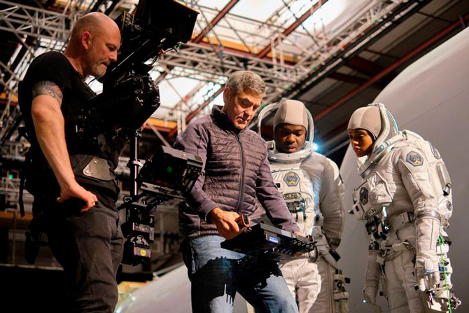 Netflix показал первые кадры с Джорджем Клуни из космической драмы «Доброе утро, полночь» (фото 4)