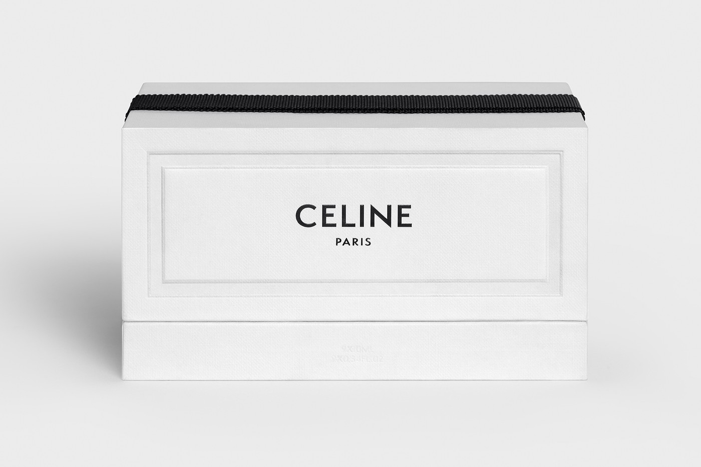 Celine выпустил бокс с мини-версиями своих ароматов (фото 2)