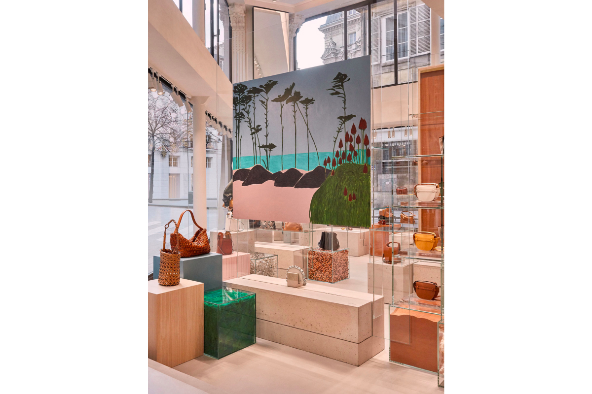 Loewe открывает в Париже бутик с винтажной мебелью и керамикой Пабло Пикассо (фото 3)