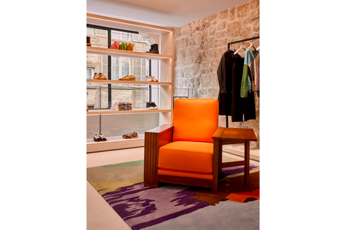 Loewe открывает в Париже бутик с винтажной мебелью и керамикой Пабло Пикассо (фото 2)