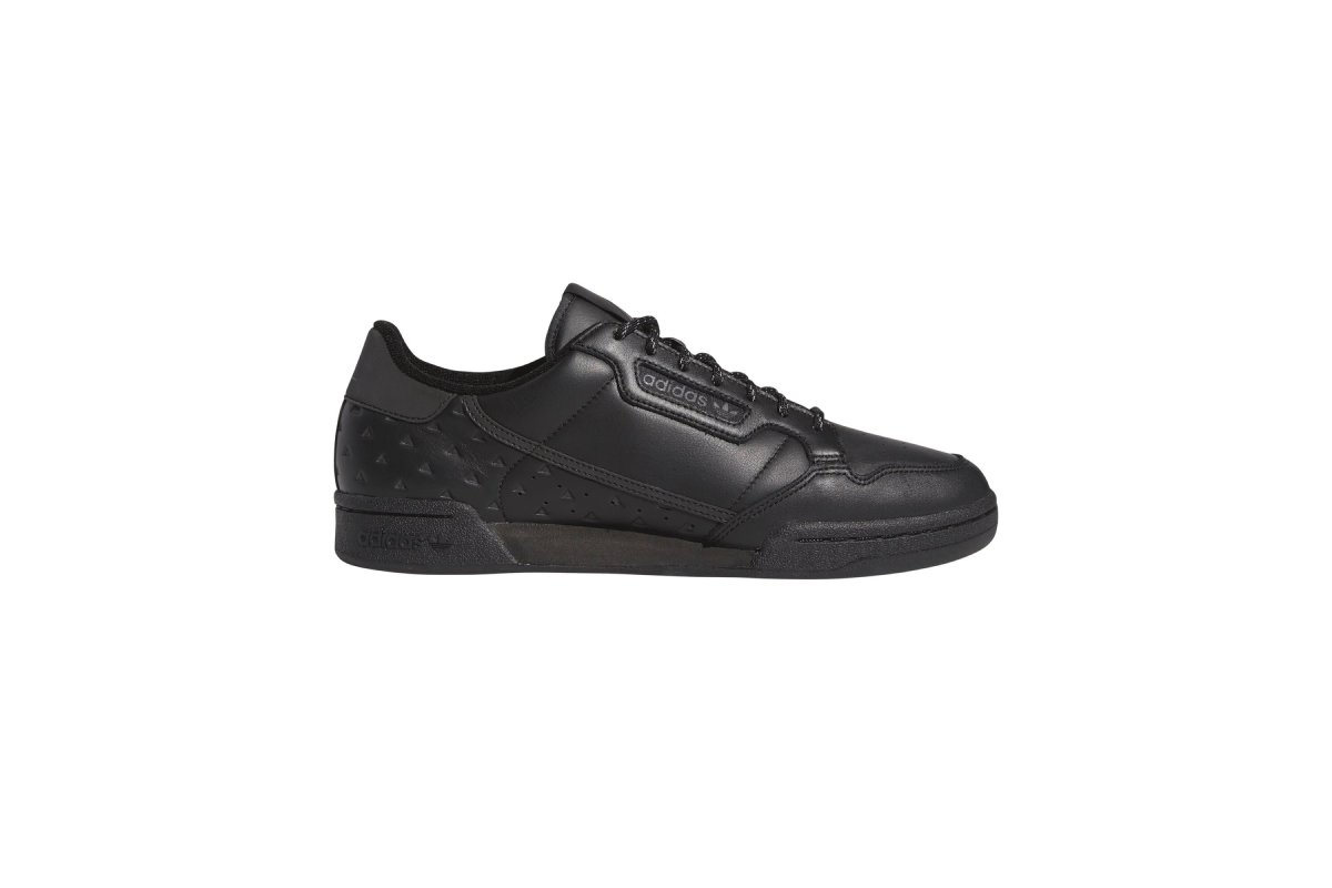 Фаррелл Уильямс и adidas выпустили полностью черную коллекцию одежды и обуви (фото 16)