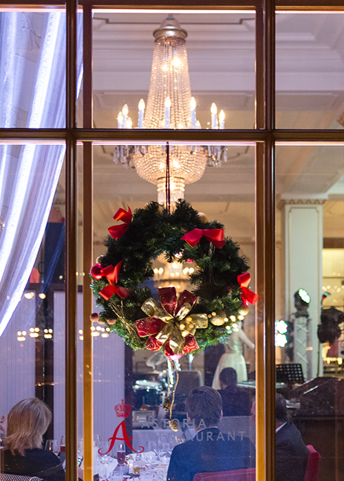 Новый год в отеле «Астория»: елка Dior, специальное меню и праздничная атмосфера (фото 3)