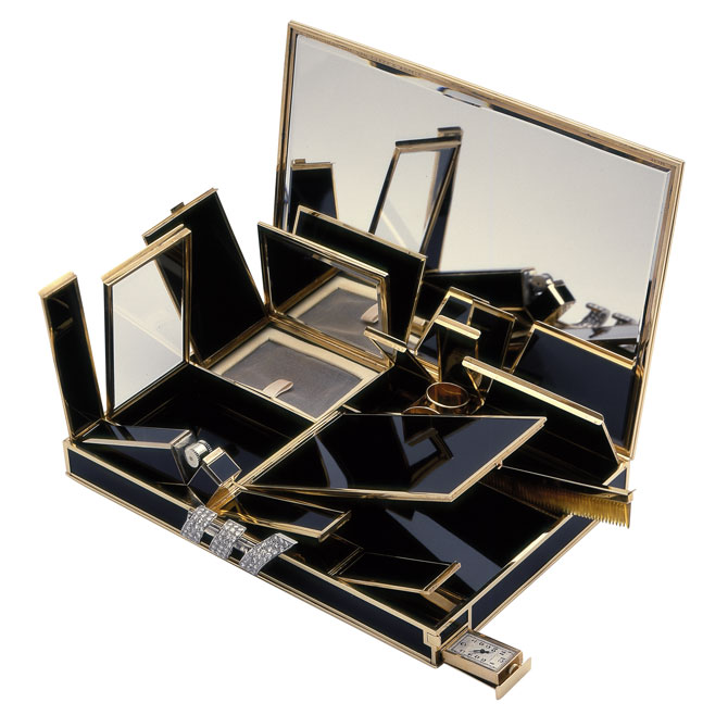 В бутике Van Cleef & Arpels открылась выставка музейных украшений (фото 4)