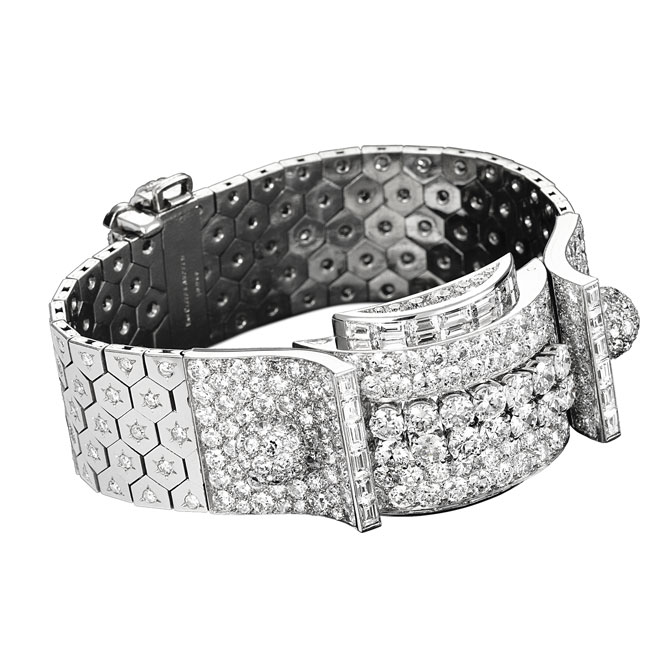 В бутике Van Cleef & Arpels открылась выставка музейных украшений (фото 2)