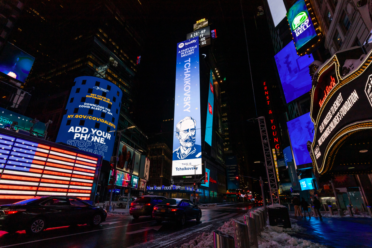 Spotify разместил билборд с Чайковским на Таймс-сквер в Нью-Йорке (фото 2)