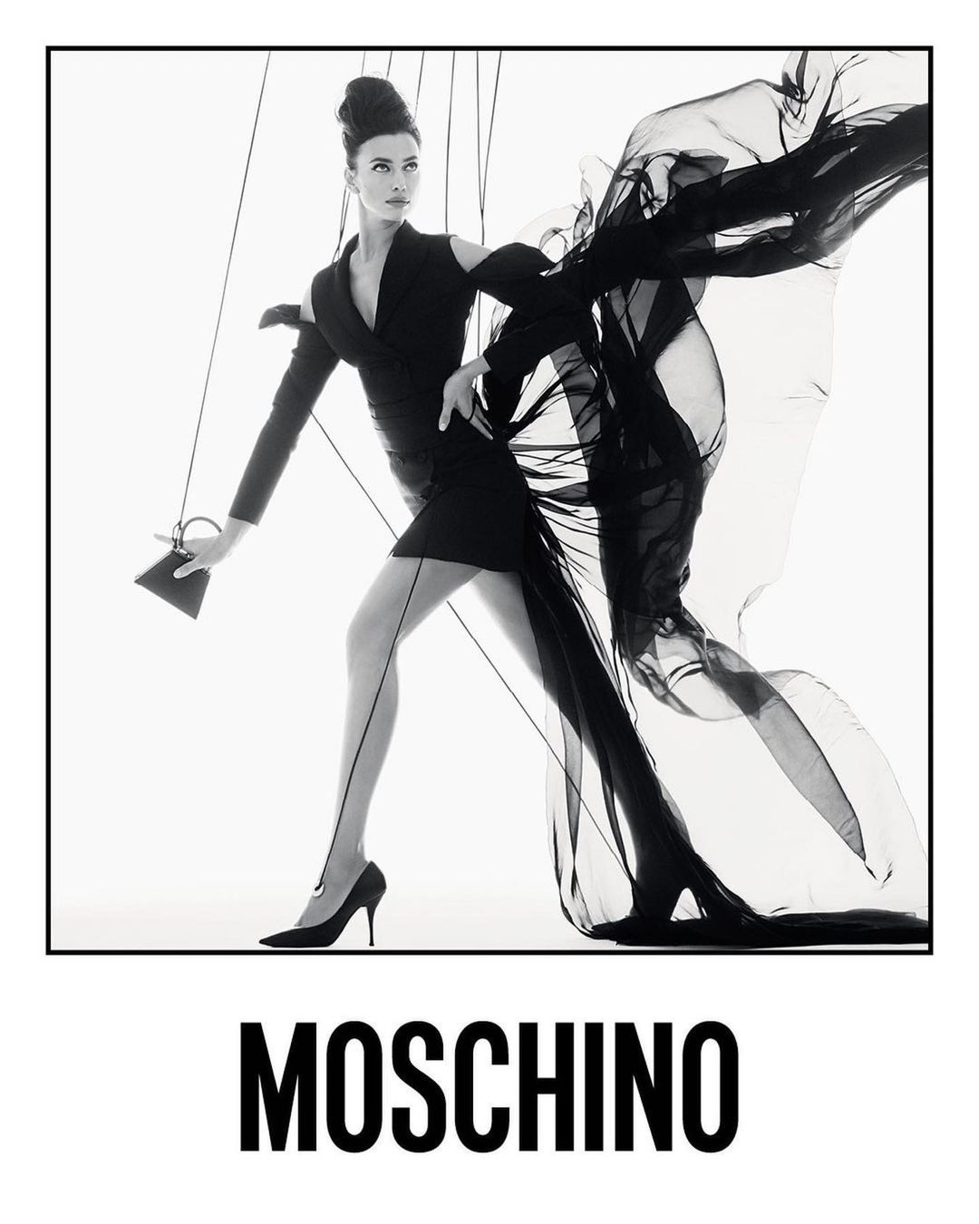 Белла Хадид и Ирина Шейк изобразили марионеток в новой кампании Moschino (фото 3)