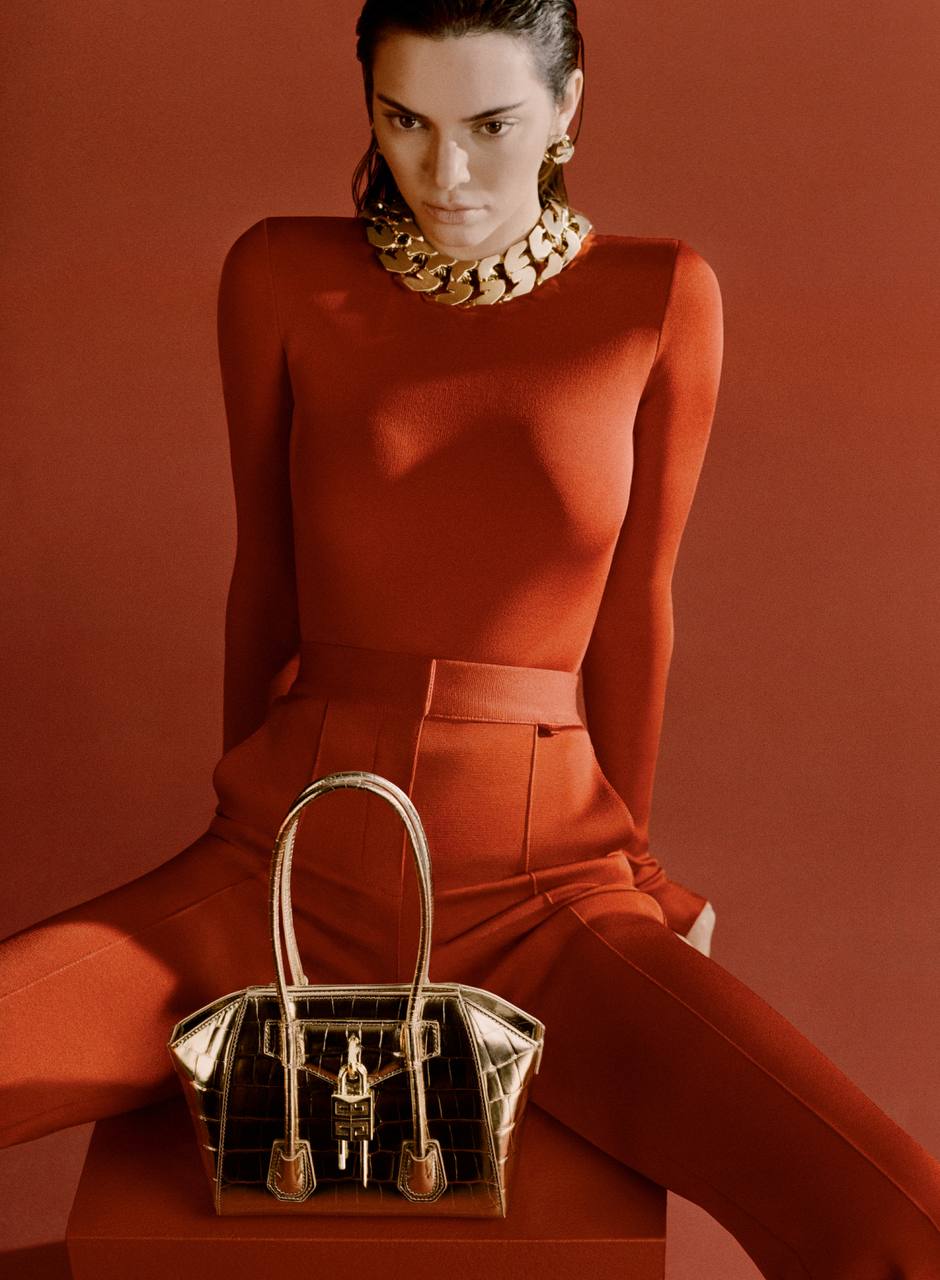 Белла Хадид и Кендалл Дженнер самостоятельно стилизовали свои образы для новой кампании Givenchy (фото 2)