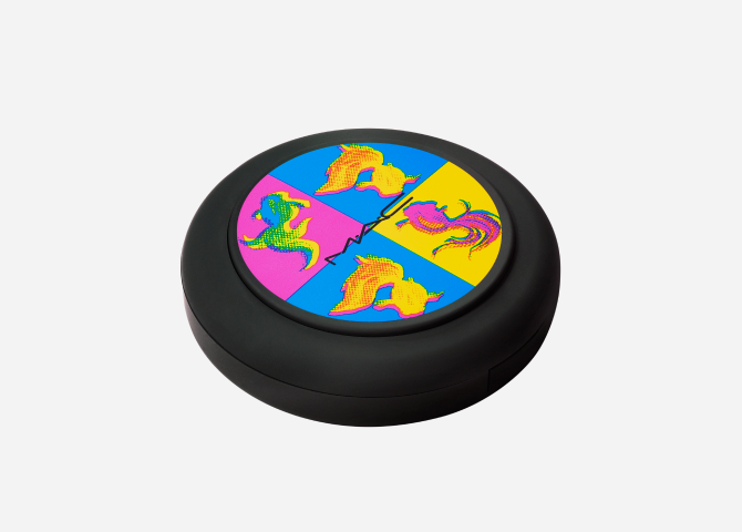 Черная пенка-умывалка, помада в честь китайского нового года и другие новинки недели (фото 2)