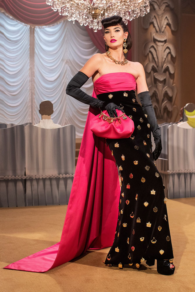 Дита фон Тиз закрыла показ Moschino в платье с сердцем на ягодицах (фото 9)