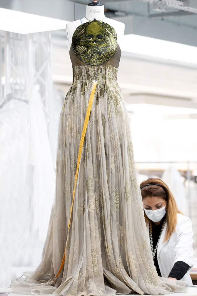 Dior показал, как создавались платья Ани Тейлор-Джой и Джиллиан Андерсон для «Золотого глобуса» (фото 10)