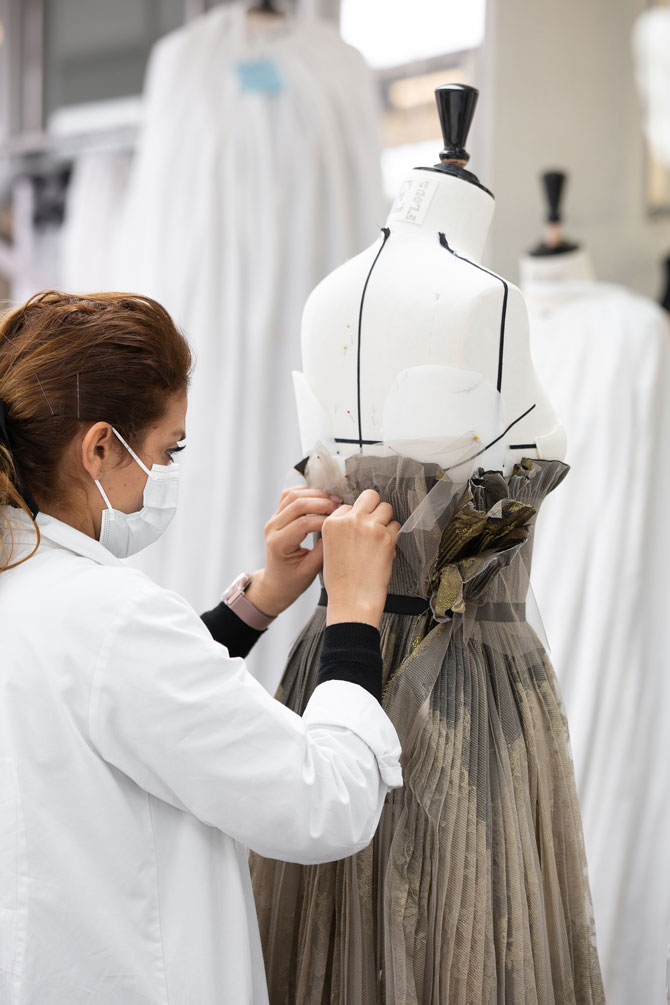 Dior показал, как создавались платья Ани Тейлор-Джой и Джиллиан Андерсон для «Золотого глобуса» (фото 9)