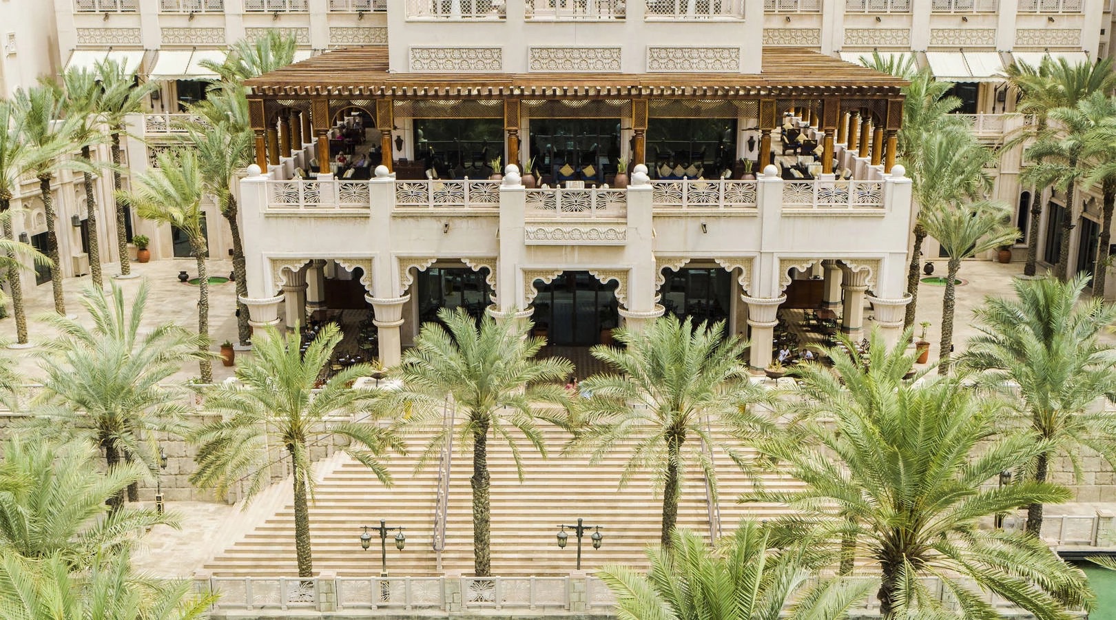 9 ресторанов, где можно пообедать или поужинать в Дубае (фото 2)