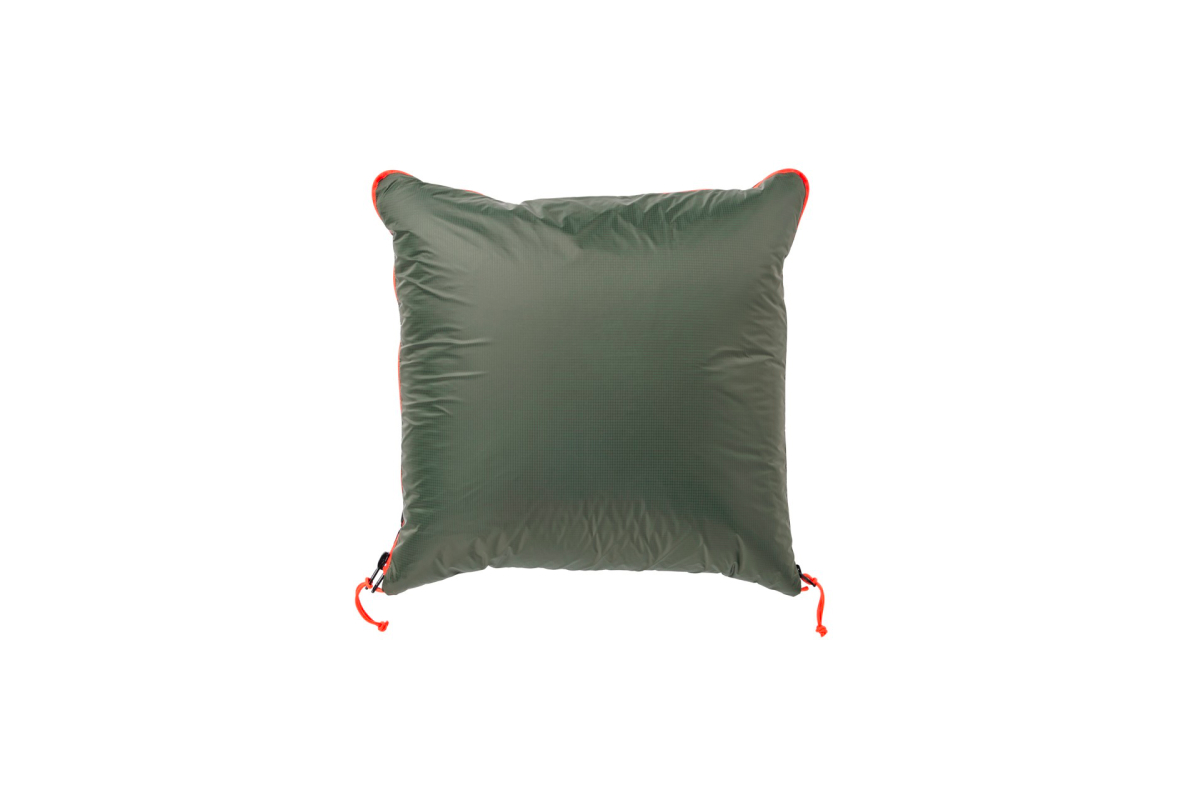 IKEA выпустила подушку-трансформер, которую можно носить как накидку (фото 1)
