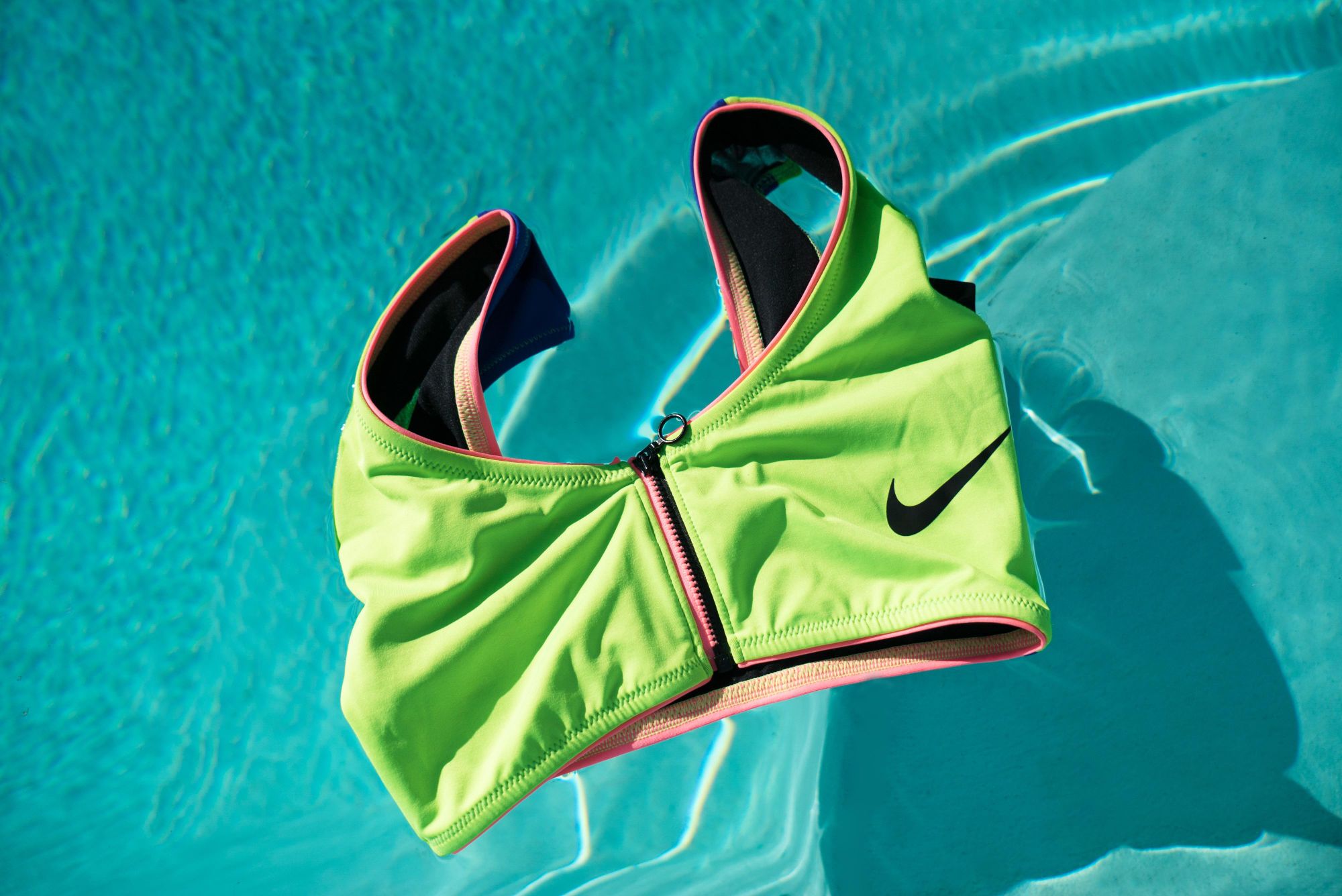 Nike выпустил свою первую экологичную коллекцию купальников (фото 1)