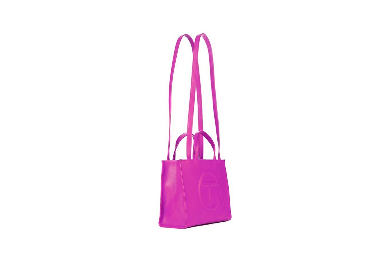 Бренд Telfar выпустил сумки-шоперы ярко-розового цвета (фото 2)